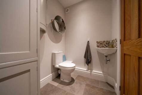 Downstairs WC 2.jpg