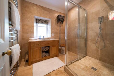 Bathroom 1.jpg