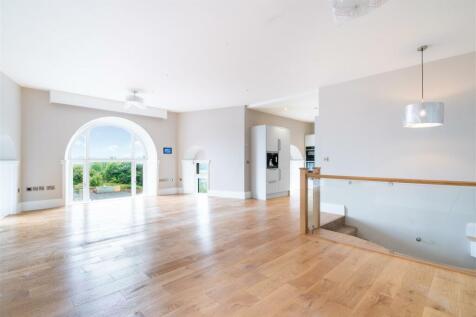 Living Area-3.jpg