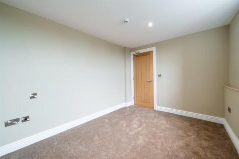 Bedroom 1-2.jpg