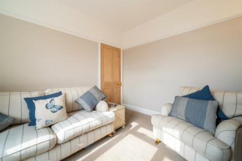 Living Room-2.jpg