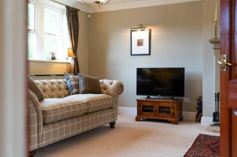 Living Room-4.jpg