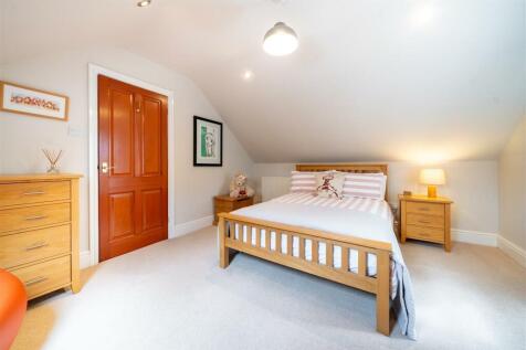 Bedroom 1.jpg
