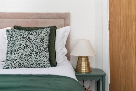 Bedroom1-7.jpg