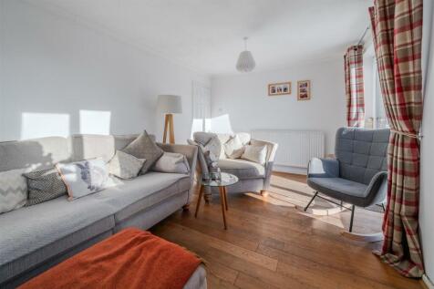 Living Room-2.jpg
