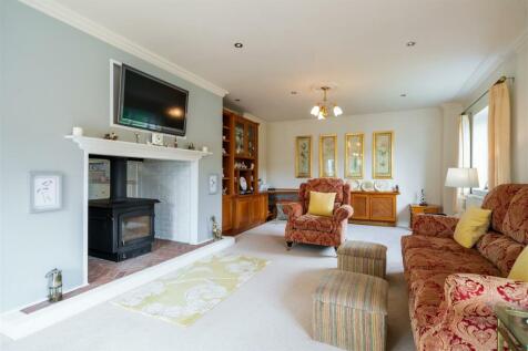 Living Room-5.jpg