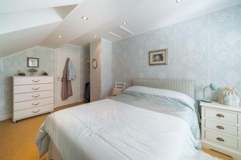 Bedroom 1-2.jpg
