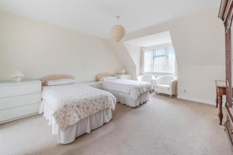 Bedroom 1.jpg