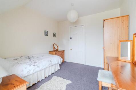 Bedroom 2-2.jpg