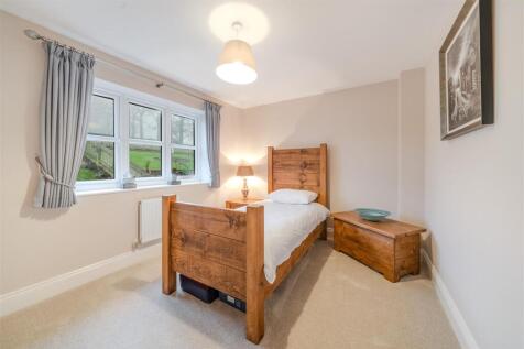 Bedroom 1.jpg