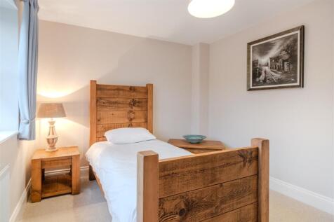 Bedroom 1-2.jpg