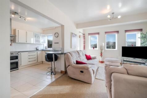 Living Room-6.jpg