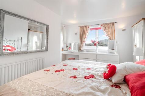 Bedroom 2-2.jpg