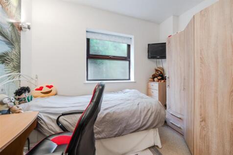 Bedroom 1-2.jpg
