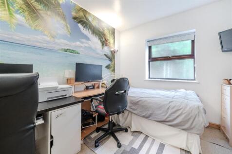 Bedroom 1.jpg