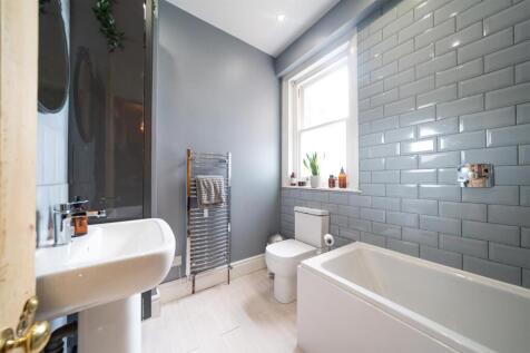 Main Bathroom_.jpg