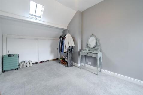 Bedroom 1.jpg