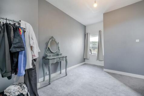 Bedroom 1-2.jpg