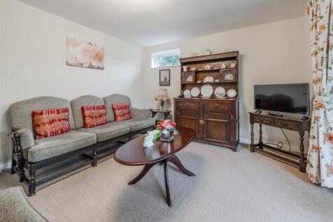Living Room-2.jpg