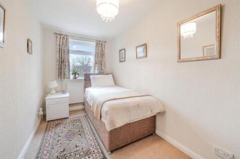 Bedroom 1.jpg