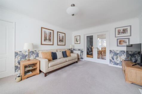Living Room-2.jpg