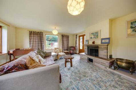Living Room.jpg