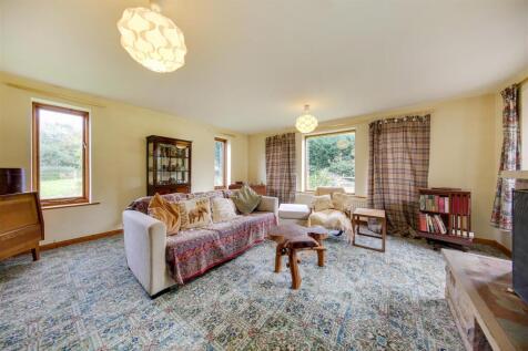 Living Room2.jpg