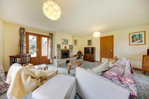 Living Room3.jpg