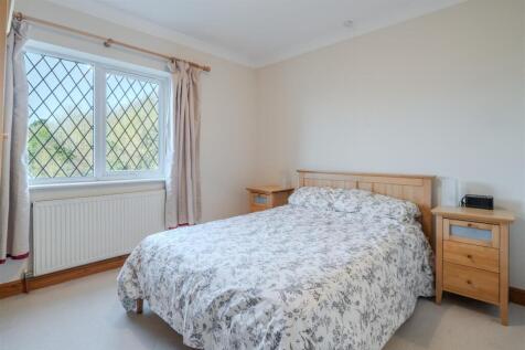 Bedroom 1.jpg