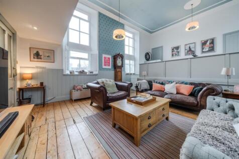 Living Room-5.jpg