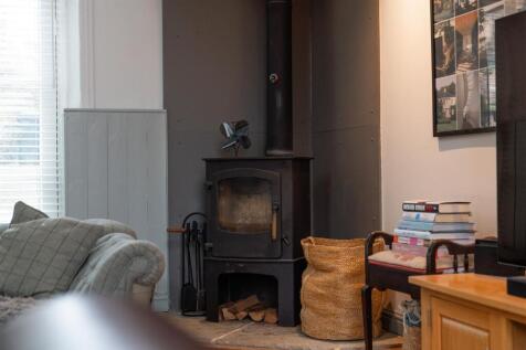 Living Room-9.jpg