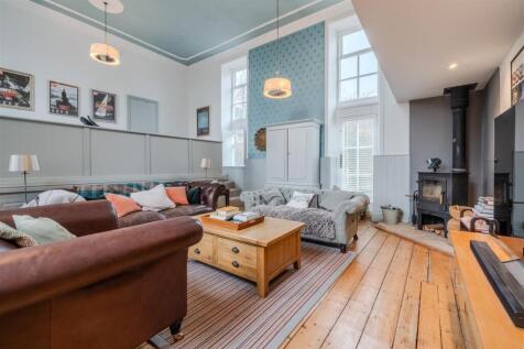 Living Room-6.jpg