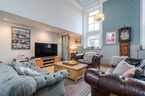 Living Room-4.jpg