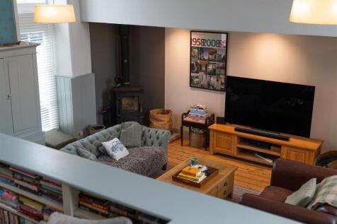 Living Room-8.jpg