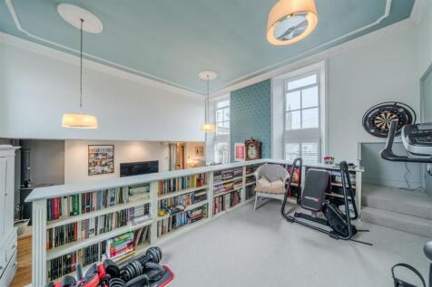 Living Room-2.jpg