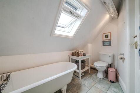 Bathroom 1-2.jpg