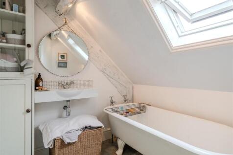 Bathroom 1.jpg