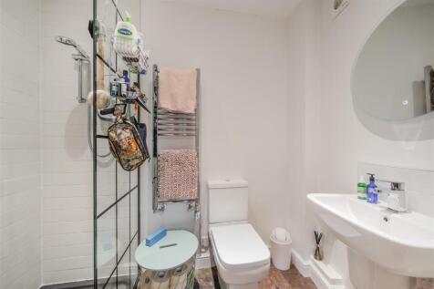 Bathroom 2.jpg
