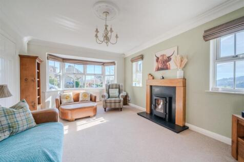 Living Room-3.jpg