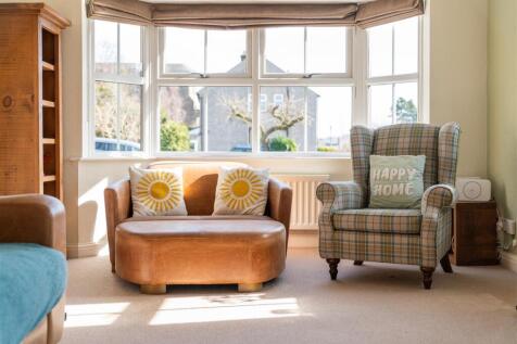 Living Room-7.jpg