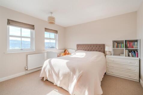 Bedroom 4-2.jpg