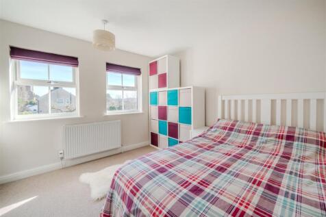 Bedroom 1-2.jpg