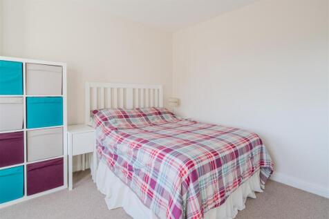 Bedroom 1.jpg