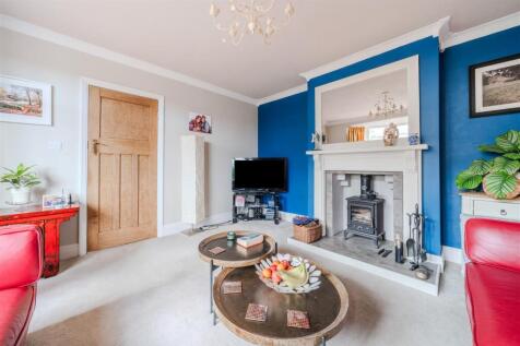Living Room-4.jpg