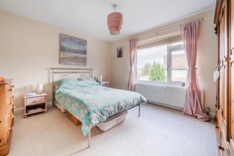 Bedroom 1.jpg