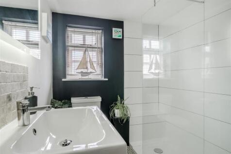 Bathroom.jpg