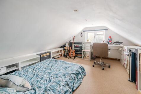 Bedroom 1.jpg