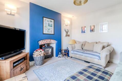 Living Room-2.jpg