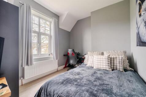 Bedroom 1.jpg