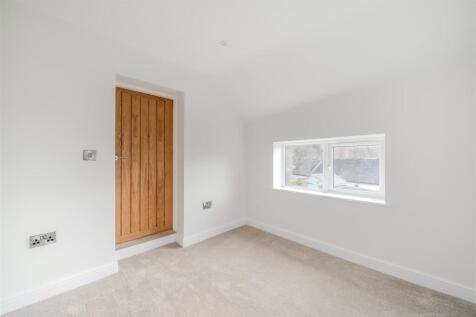 Bedroom 1-2.jpg